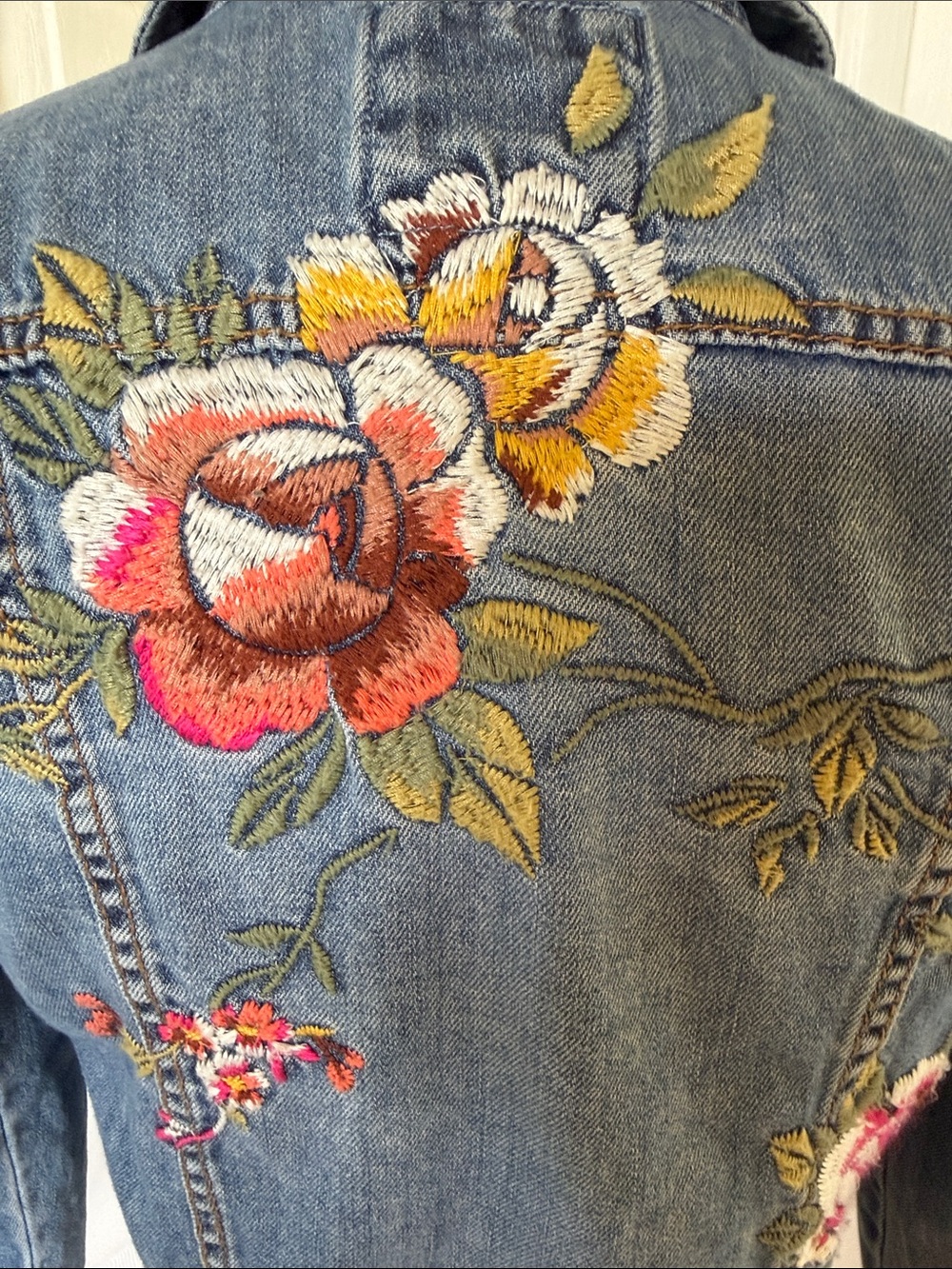 Billabong Light Blue Denim embroidered jacket size small - Picture 3 of 9